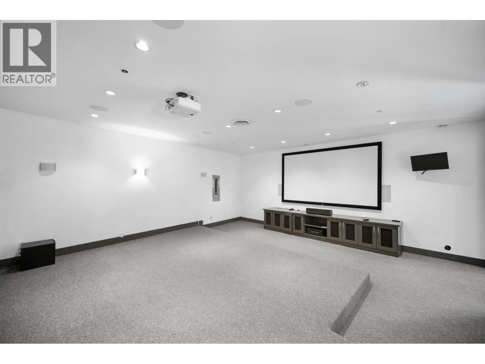 7493 GATINEAU PLACE