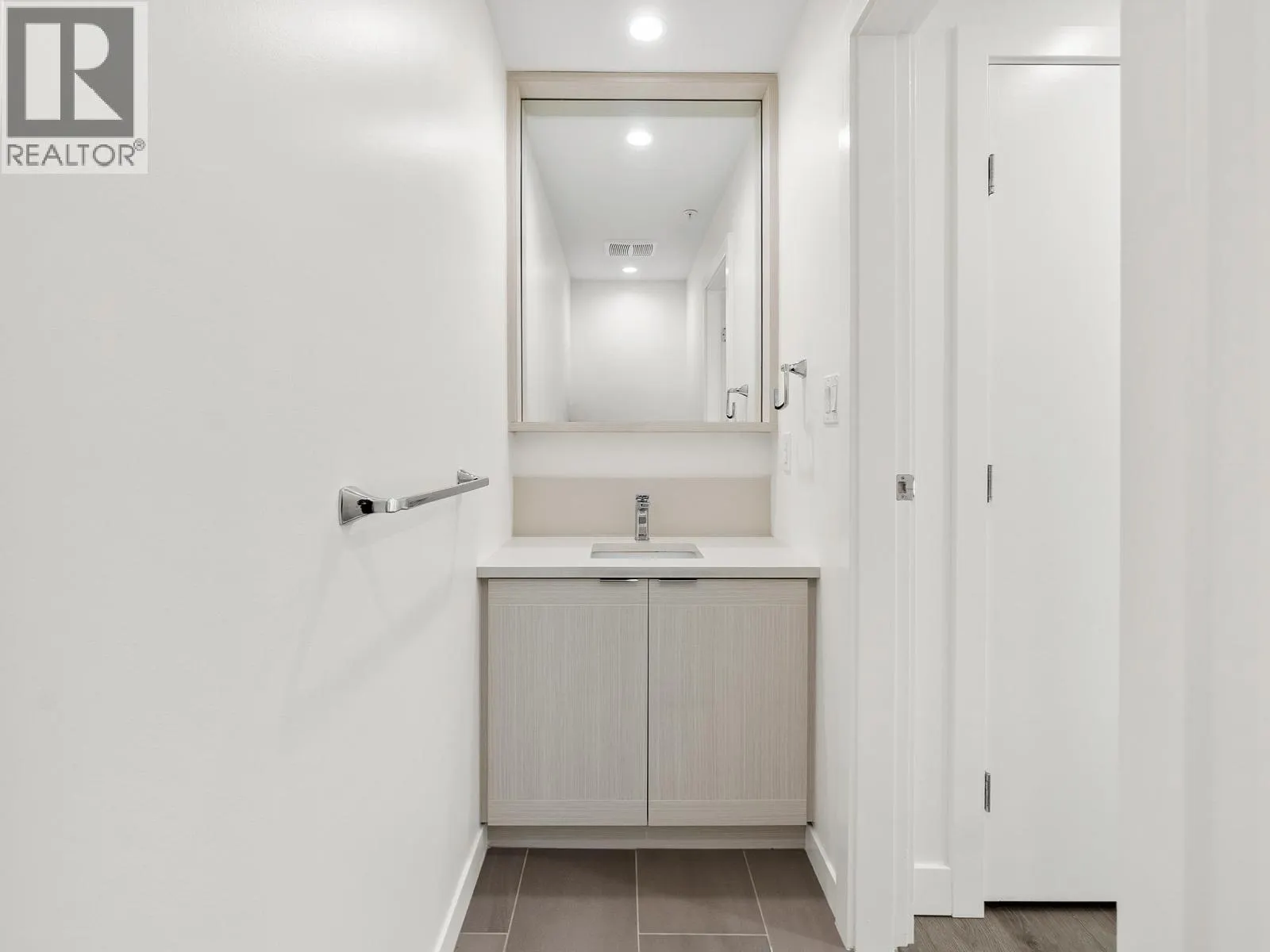 CH3 5051 IMPERIAL STREET