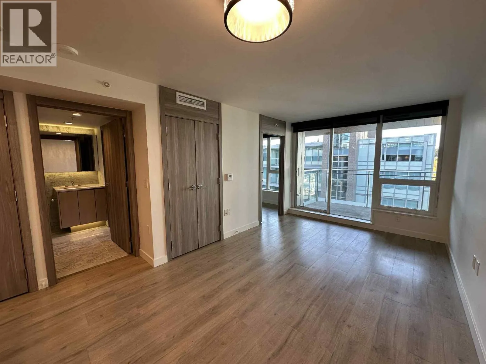 911 455 SW MARINE DRIVE