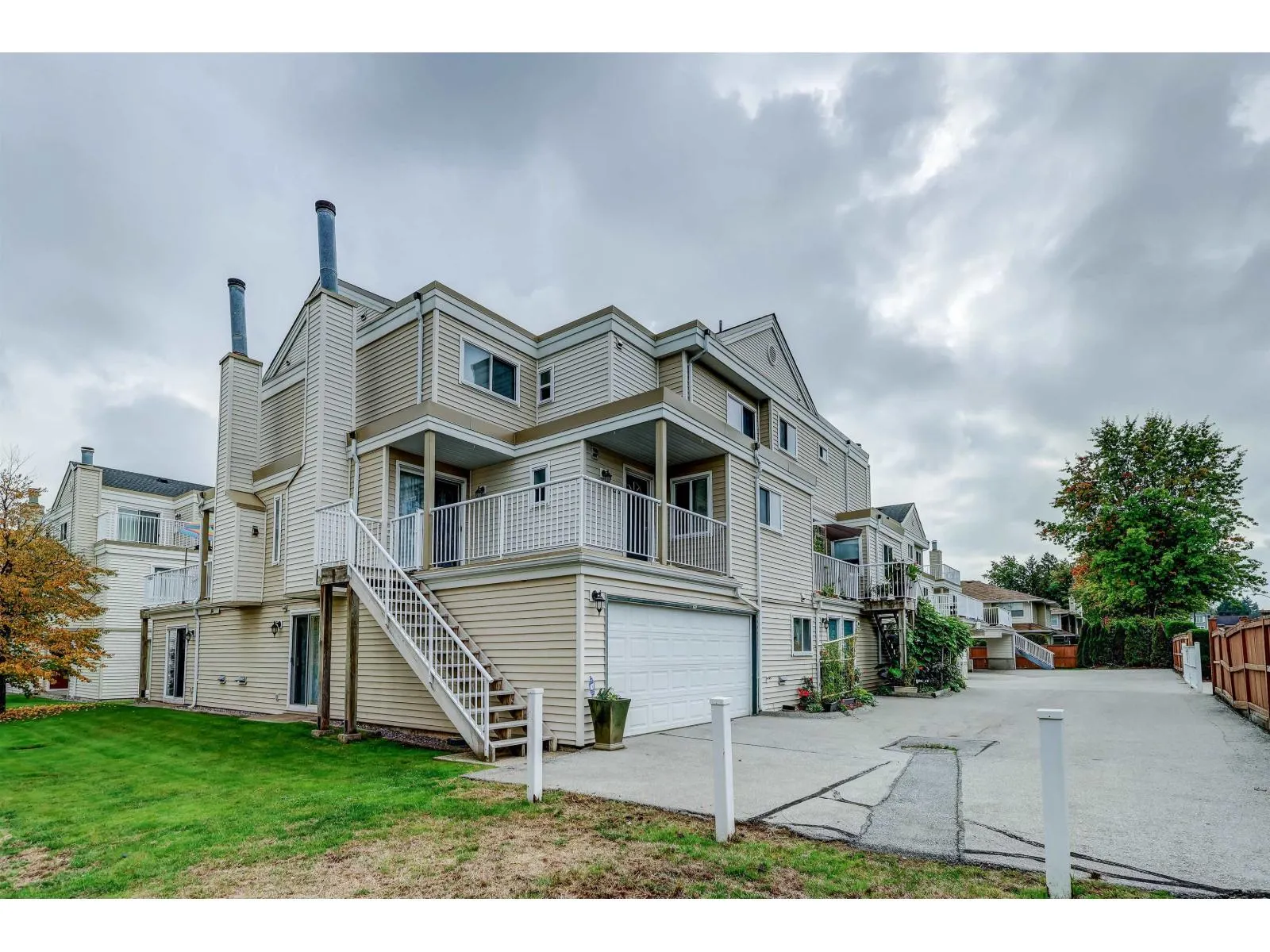200 10077 156 STREET