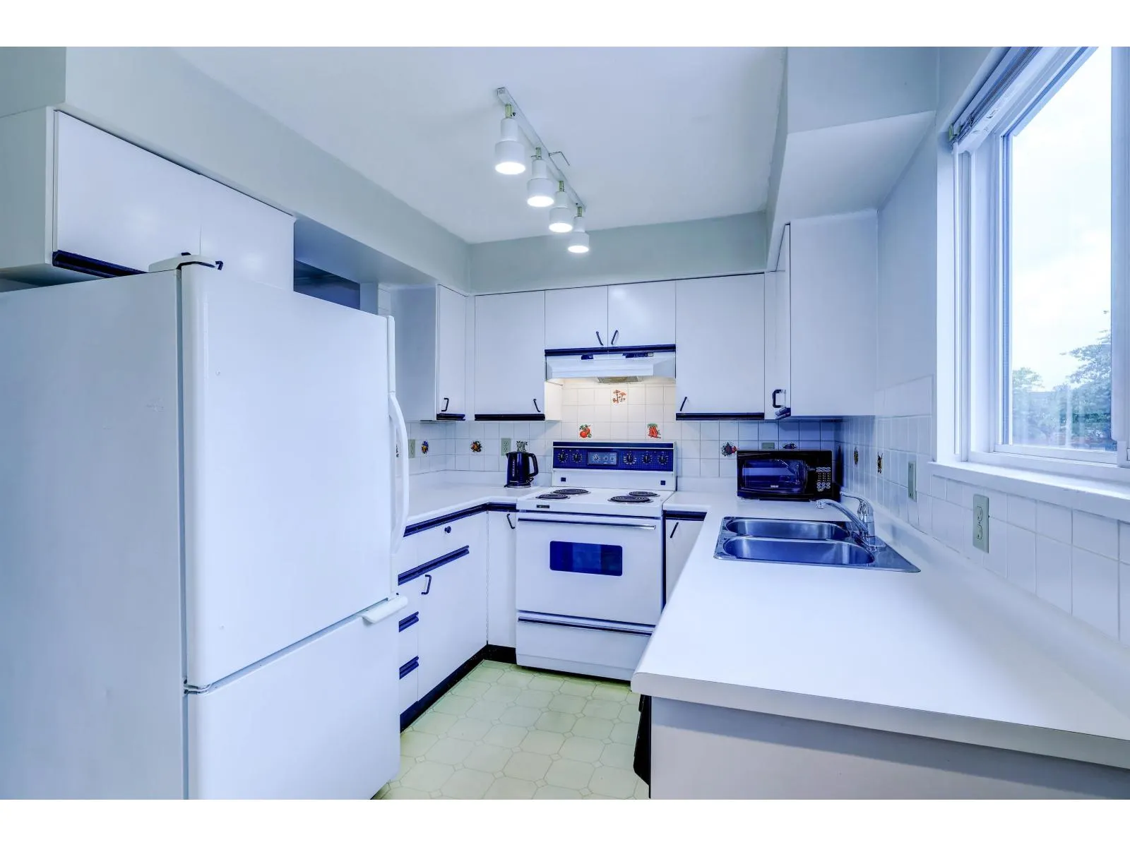 200 10077 156 STREET