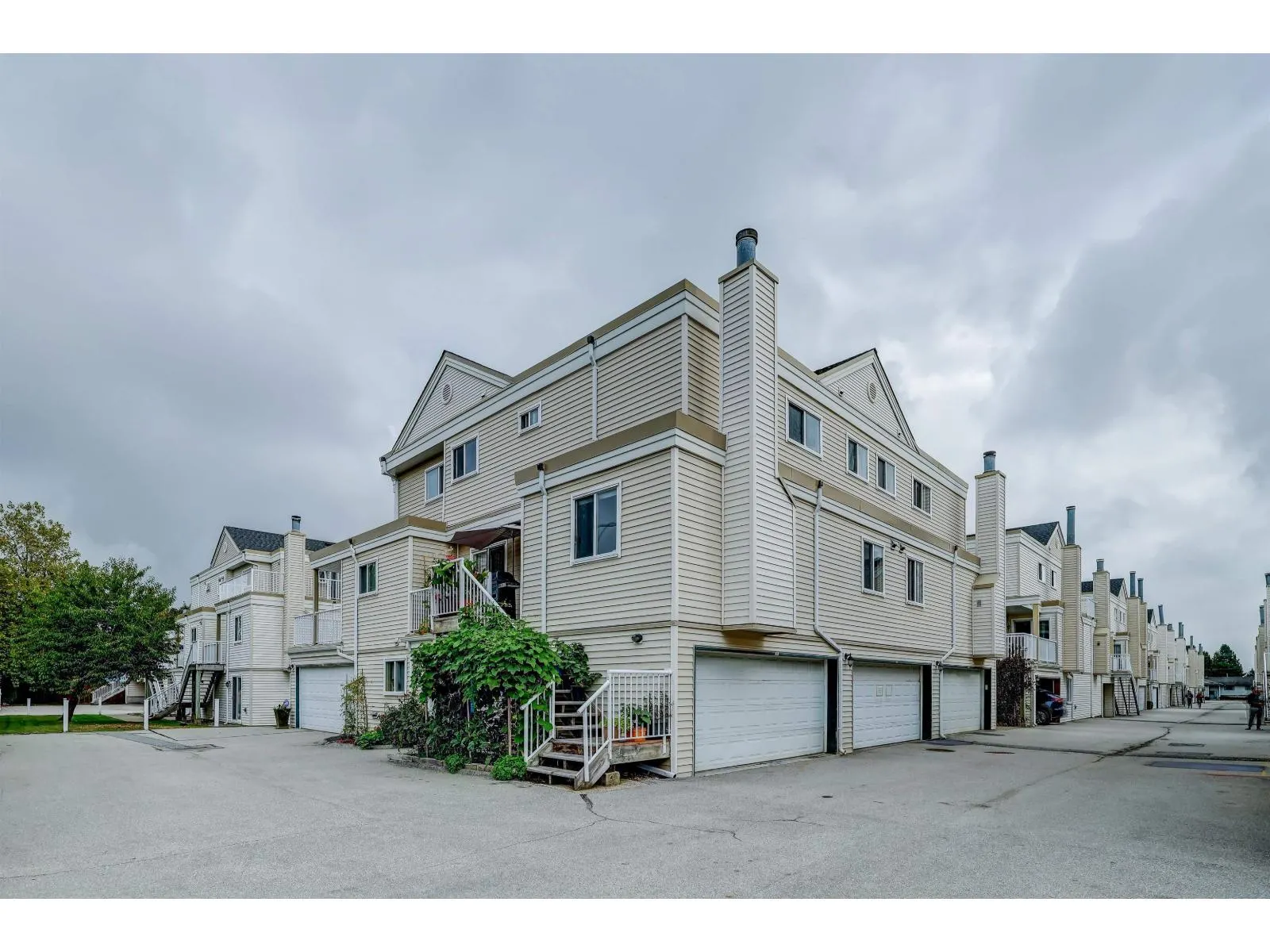 200 10077 156 STREET