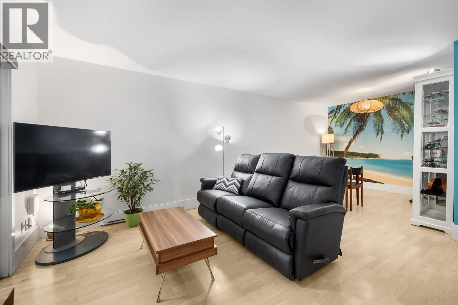 158 E 17TH AVENUE