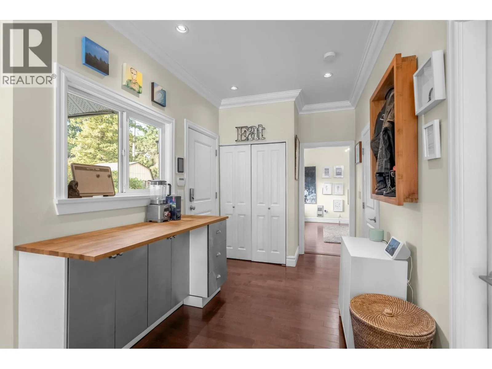 324 E 24TH STREET