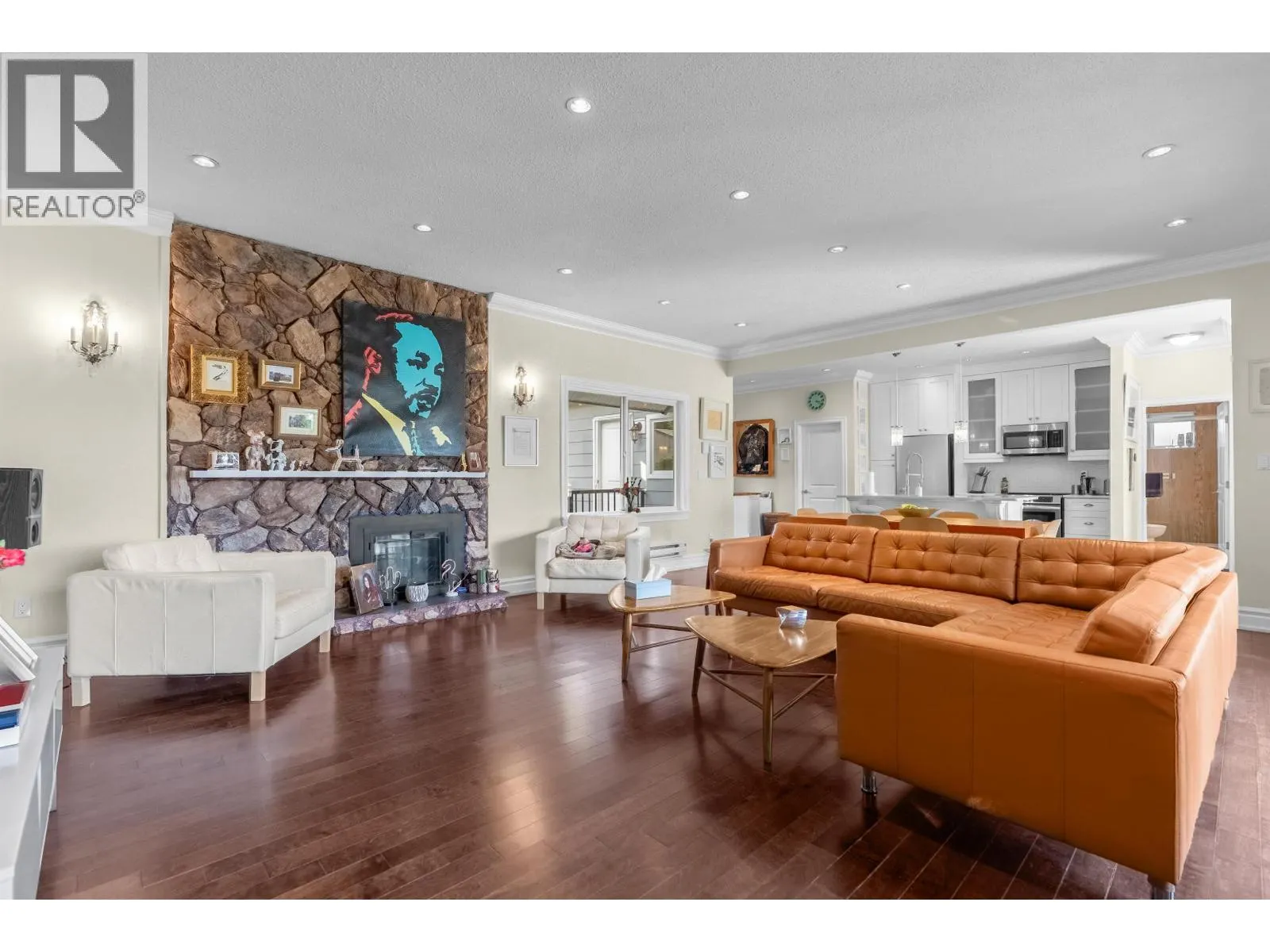 324 E 24TH STREET