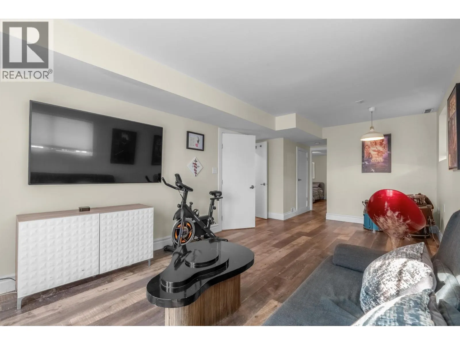 324 E 24TH STREET