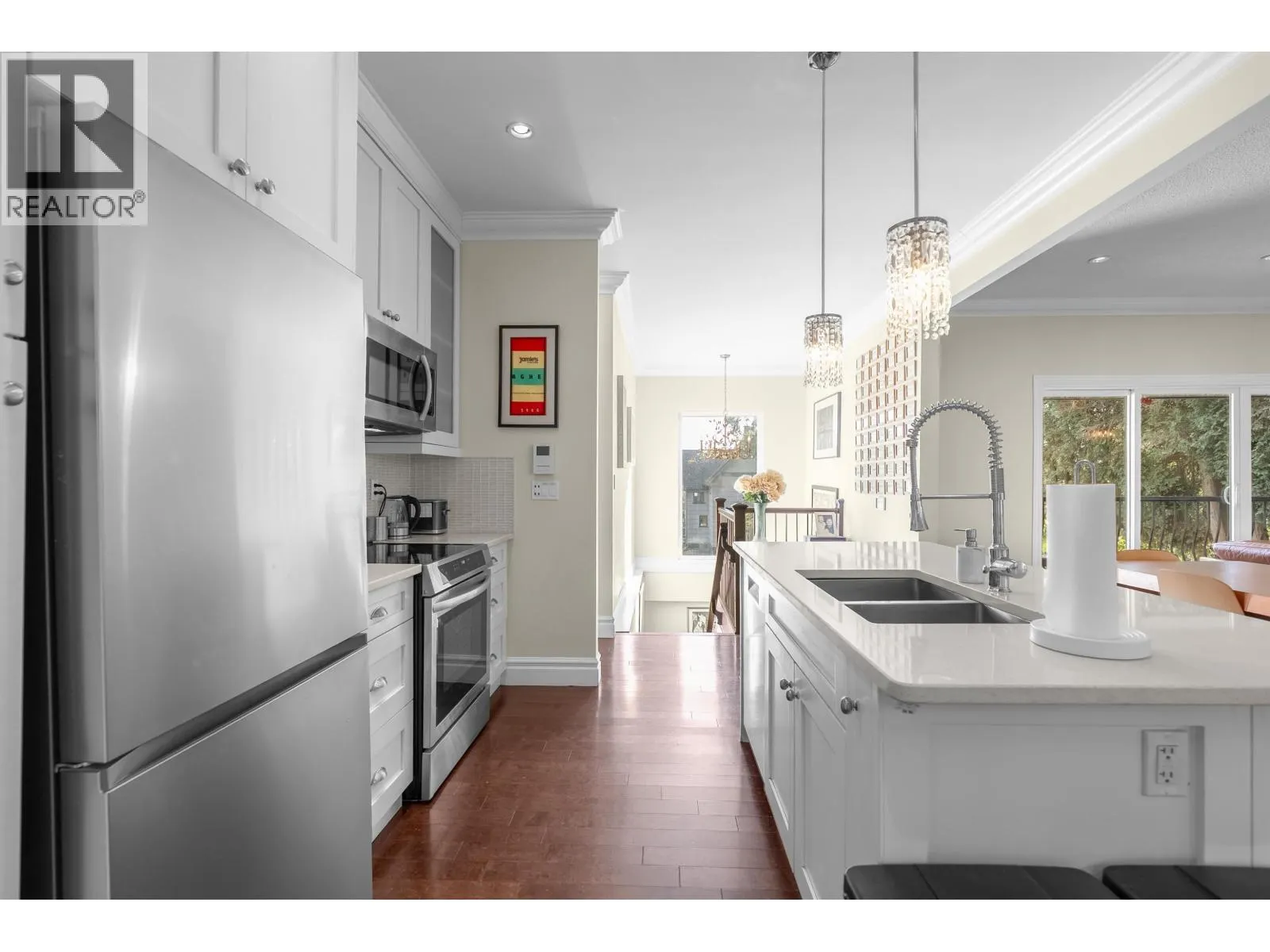 324 E 24TH STREET