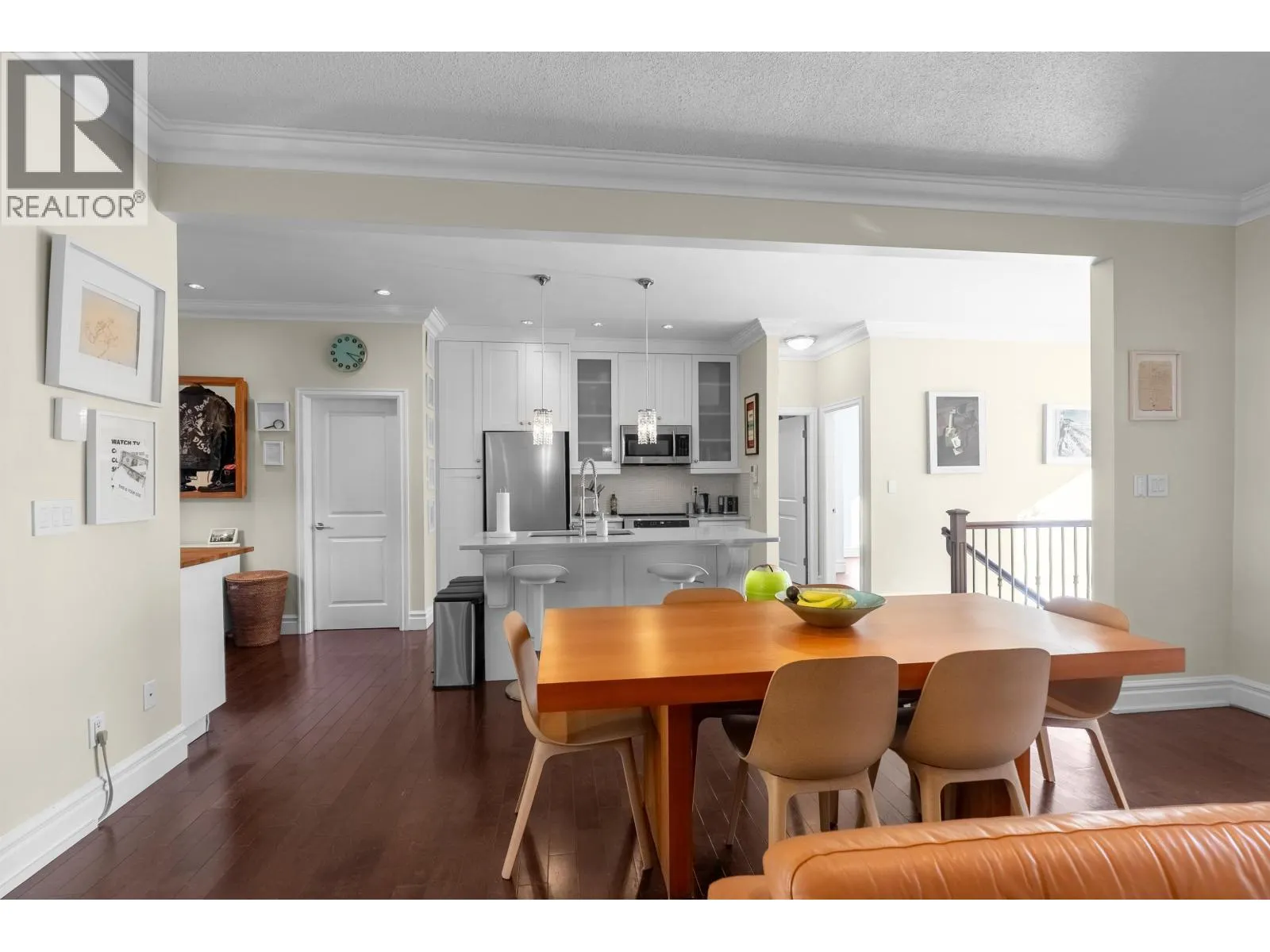 324 E 24TH STREET