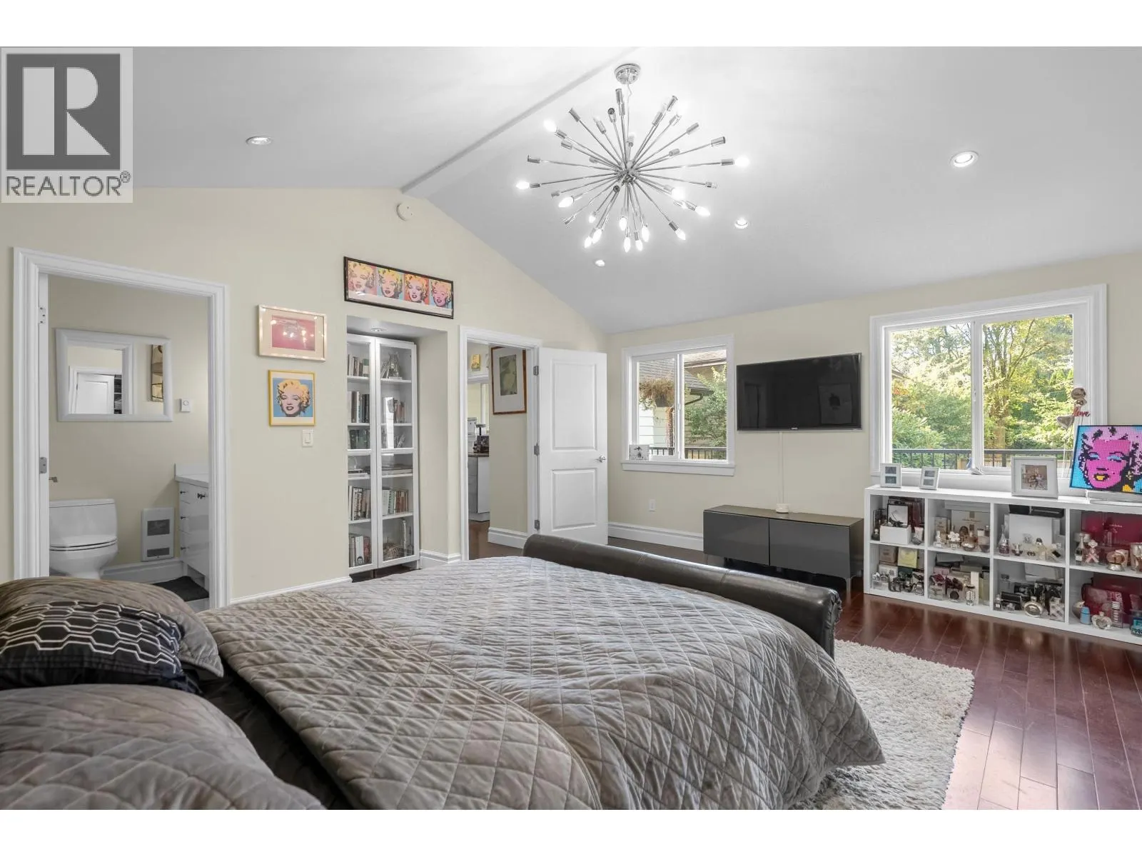 324 E 24TH STREET