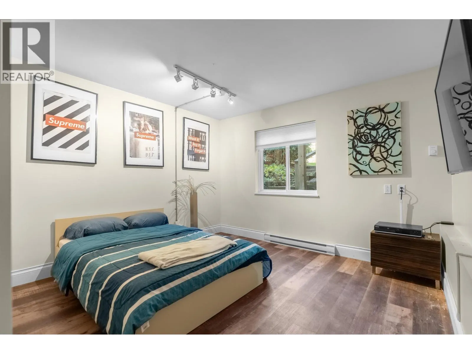 324 E 24TH STREET