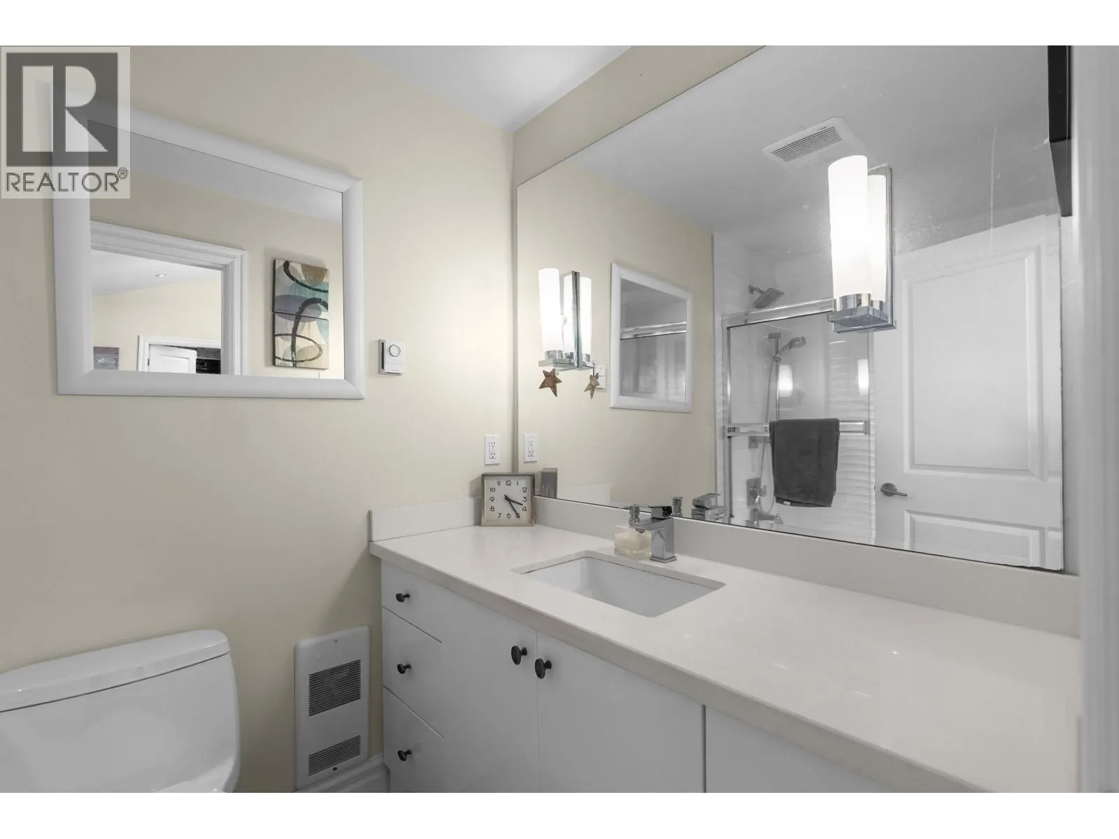 324 E 24TH STREET