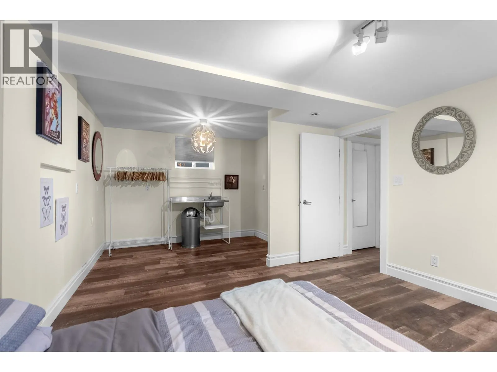 324 E 24TH STREET