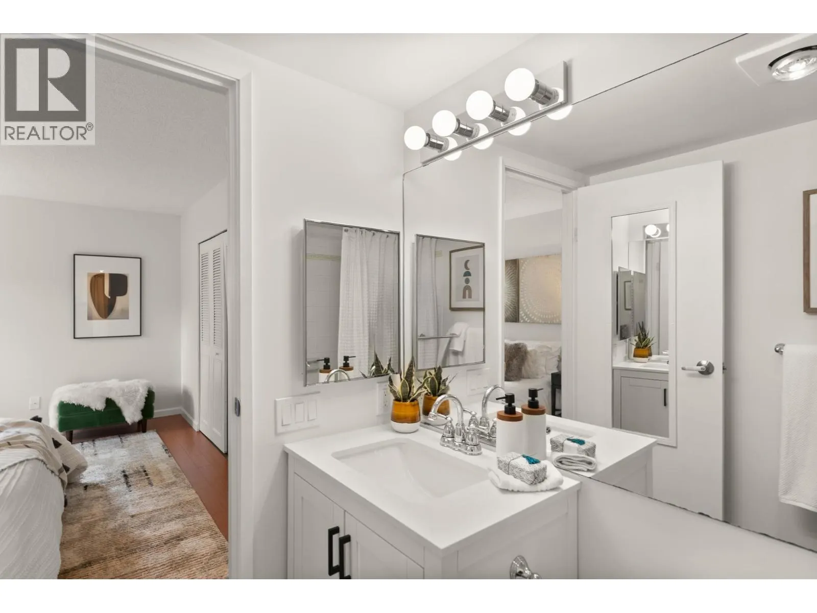 210 1508 MARINER WALK