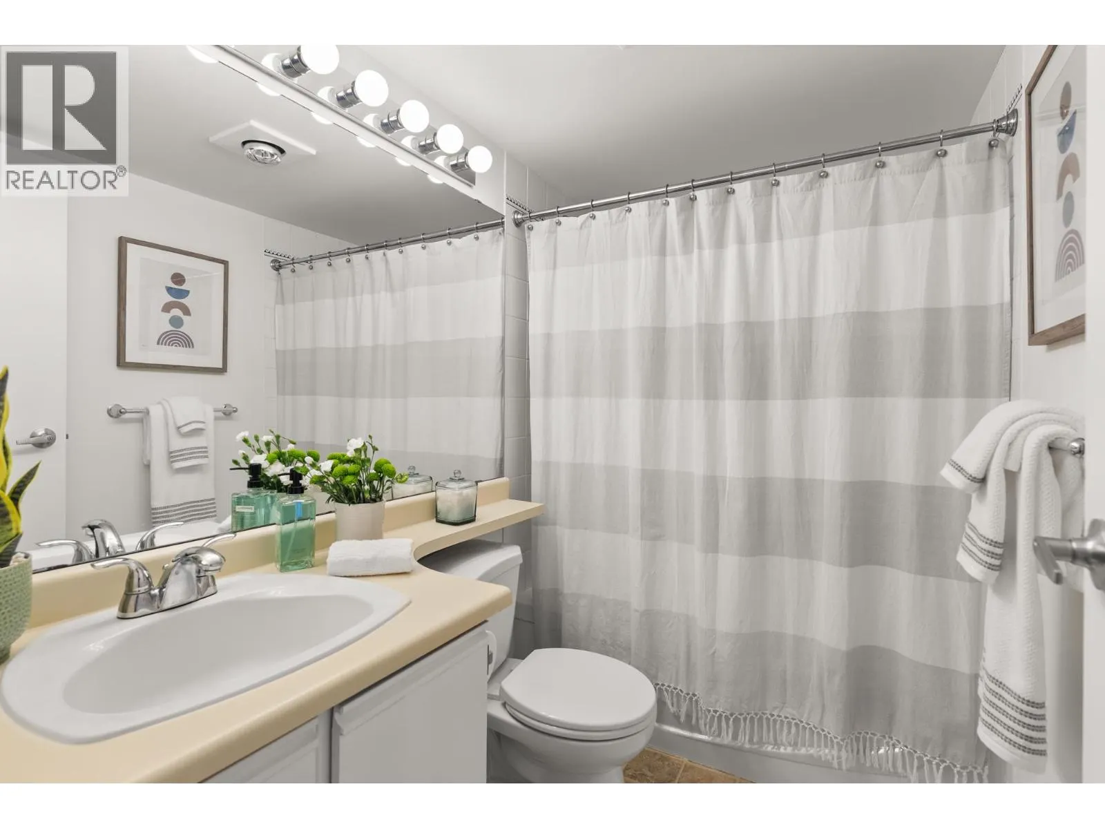 210 1508 MARINER WALK