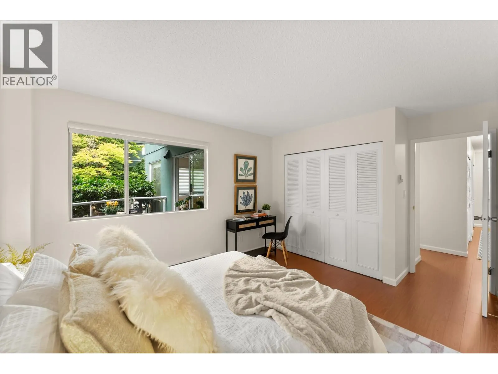 210 1508 MARINER WALK