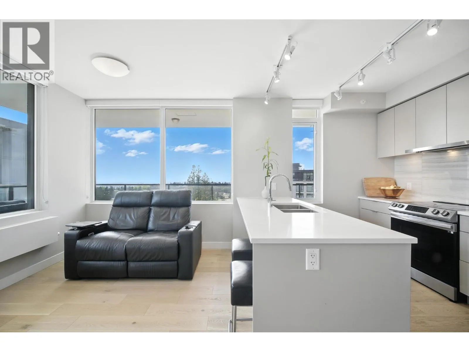 1106 8725 UNIVERSITY CRESCENT