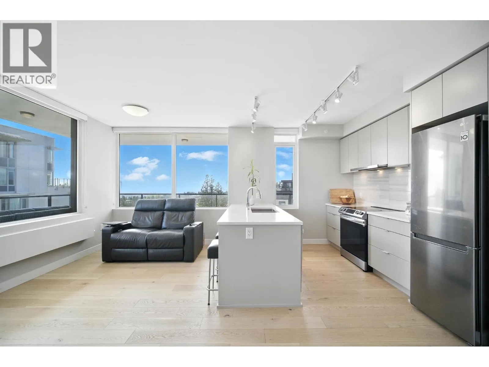 1106 8725 UNIVERSITY CRESCENT