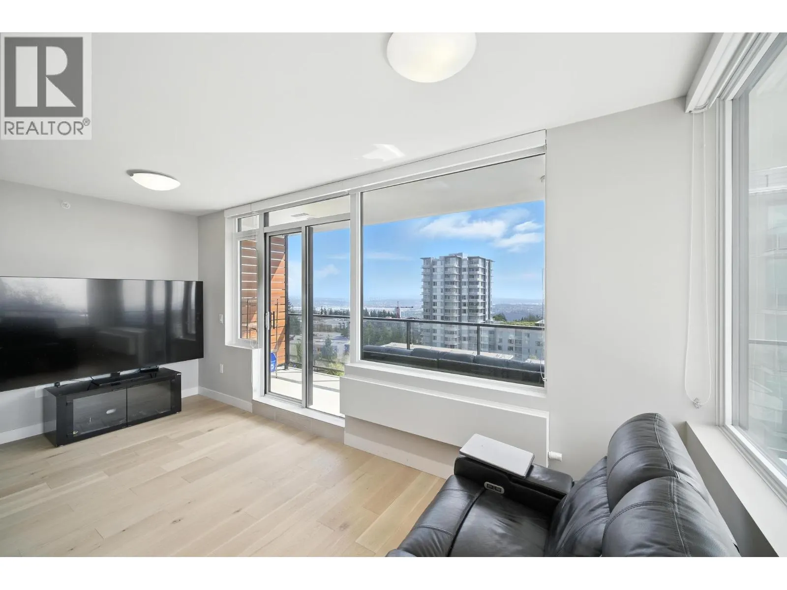 1106 8725 UNIVERSITY CRESCENT