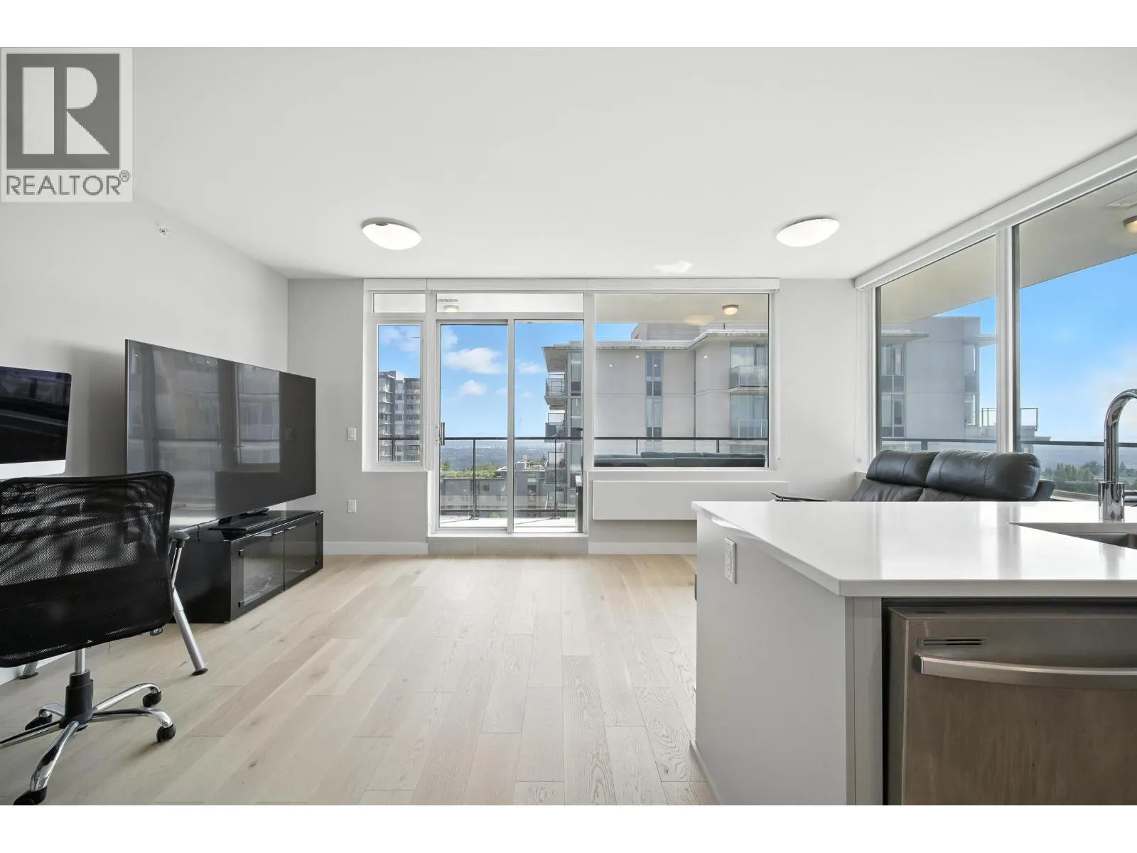1106 8725 UNIVERSITY CRESCENT