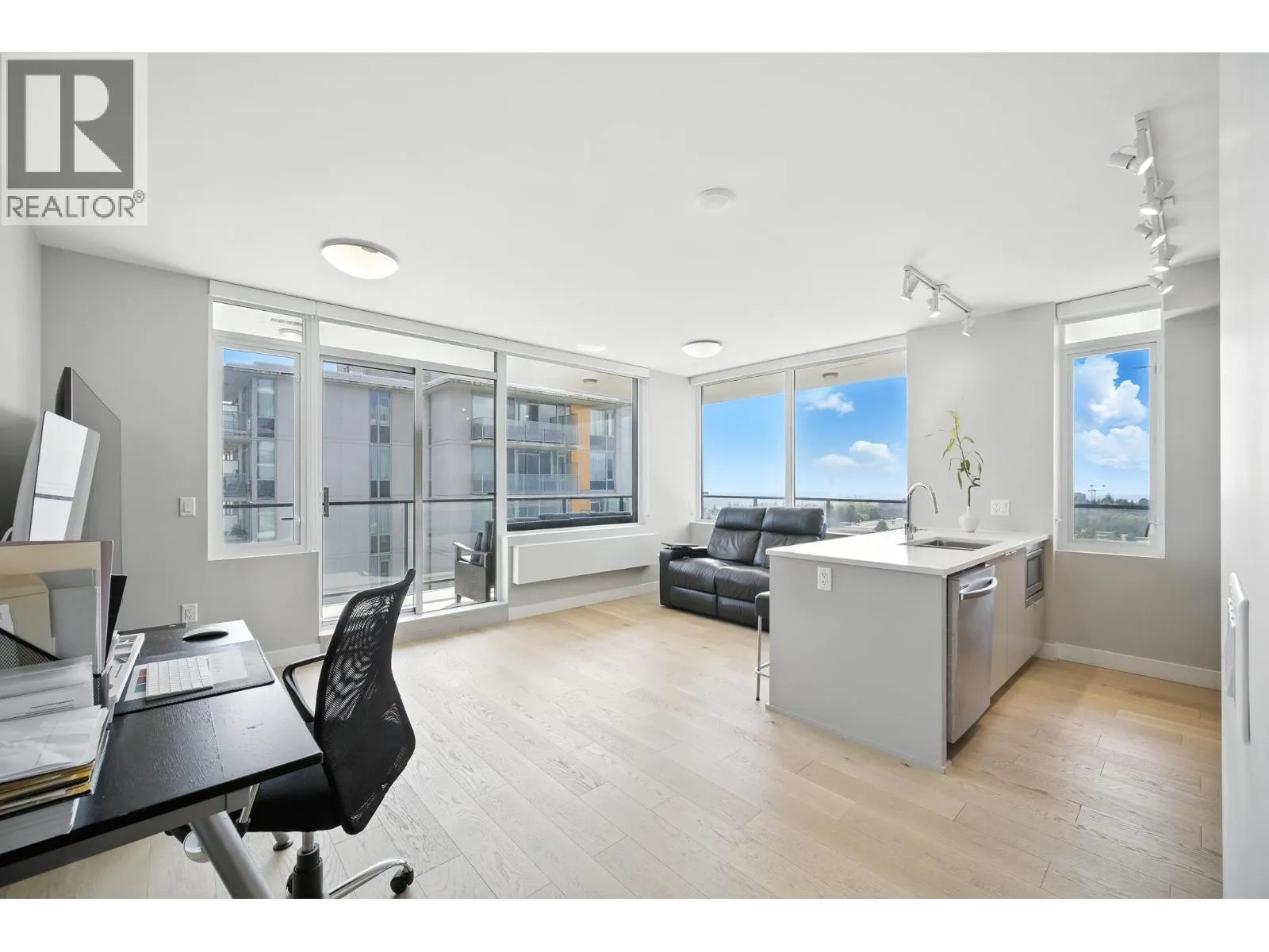 1106 8725 UNIVERSITY CRESCENT
