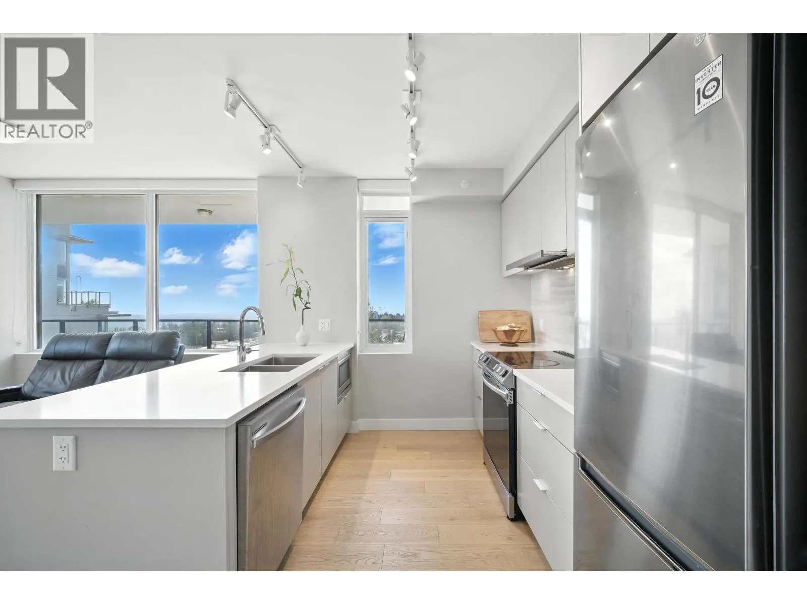 1106 8725 UNIVERSITY CRESCENT