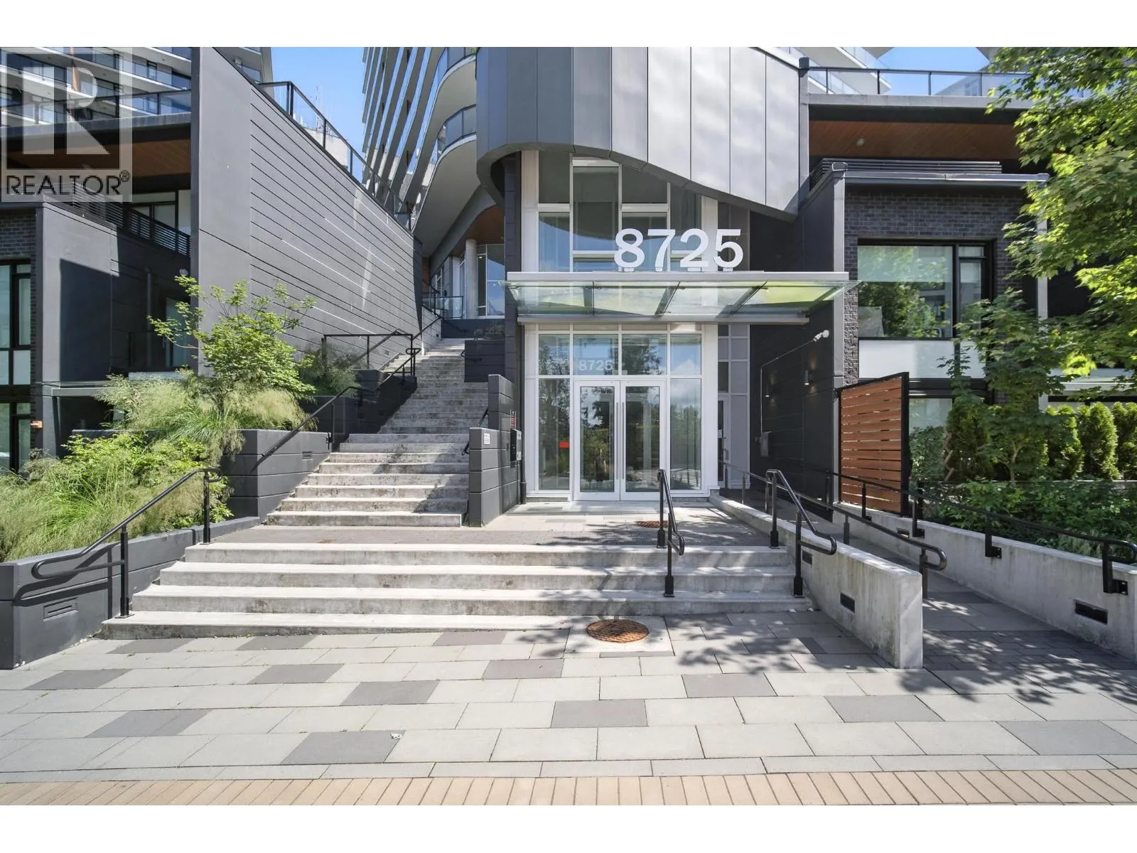 1106 8725 UNIVERSITY CRESCENT