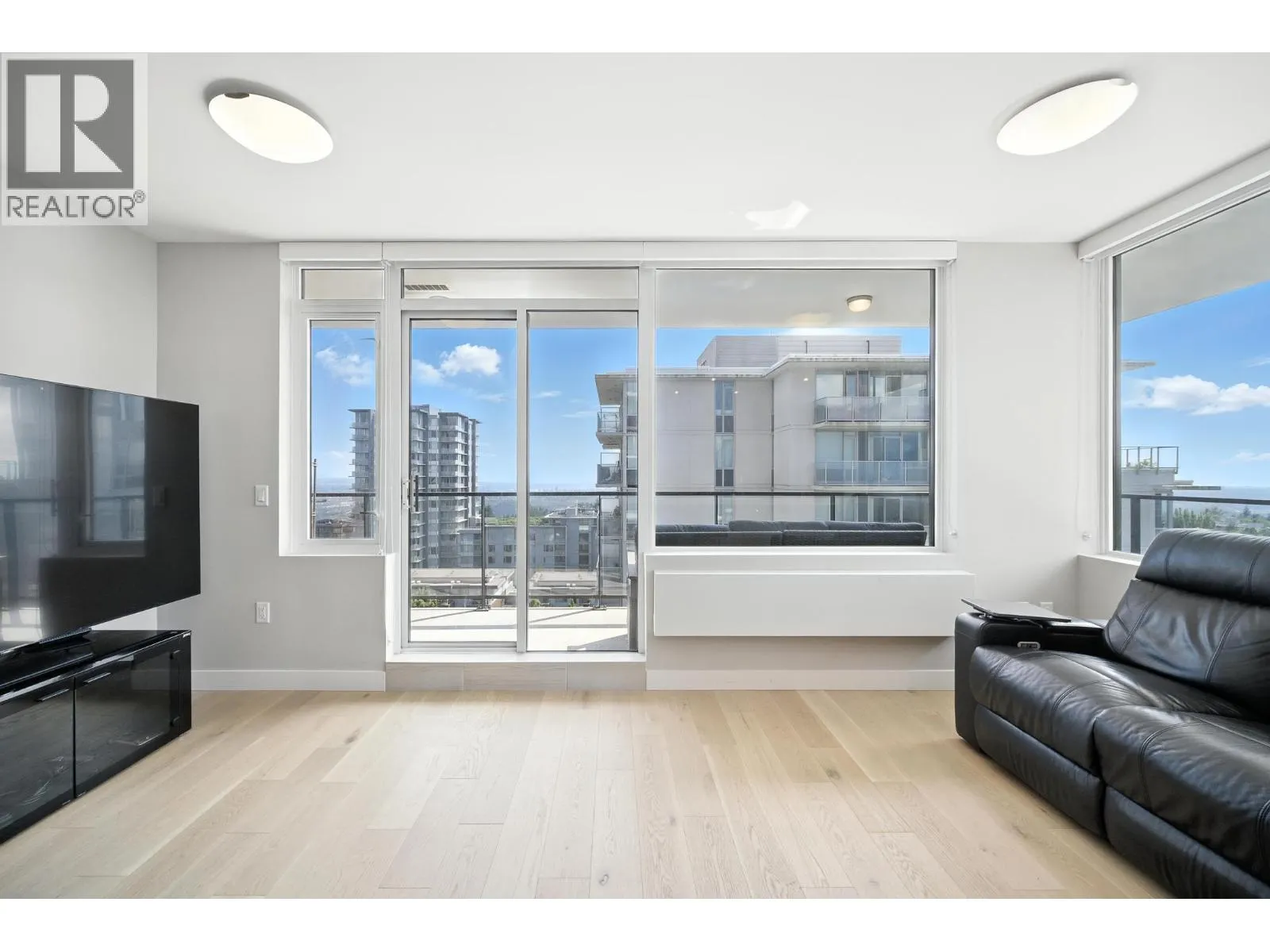 1106 8725 UNIVERSITY CRESCENT