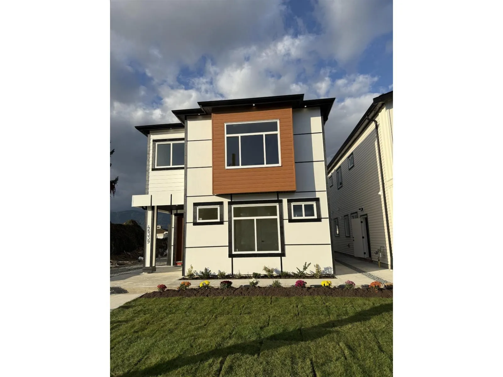 46339 MAPLE AVENUE|Chilliwack Proper East