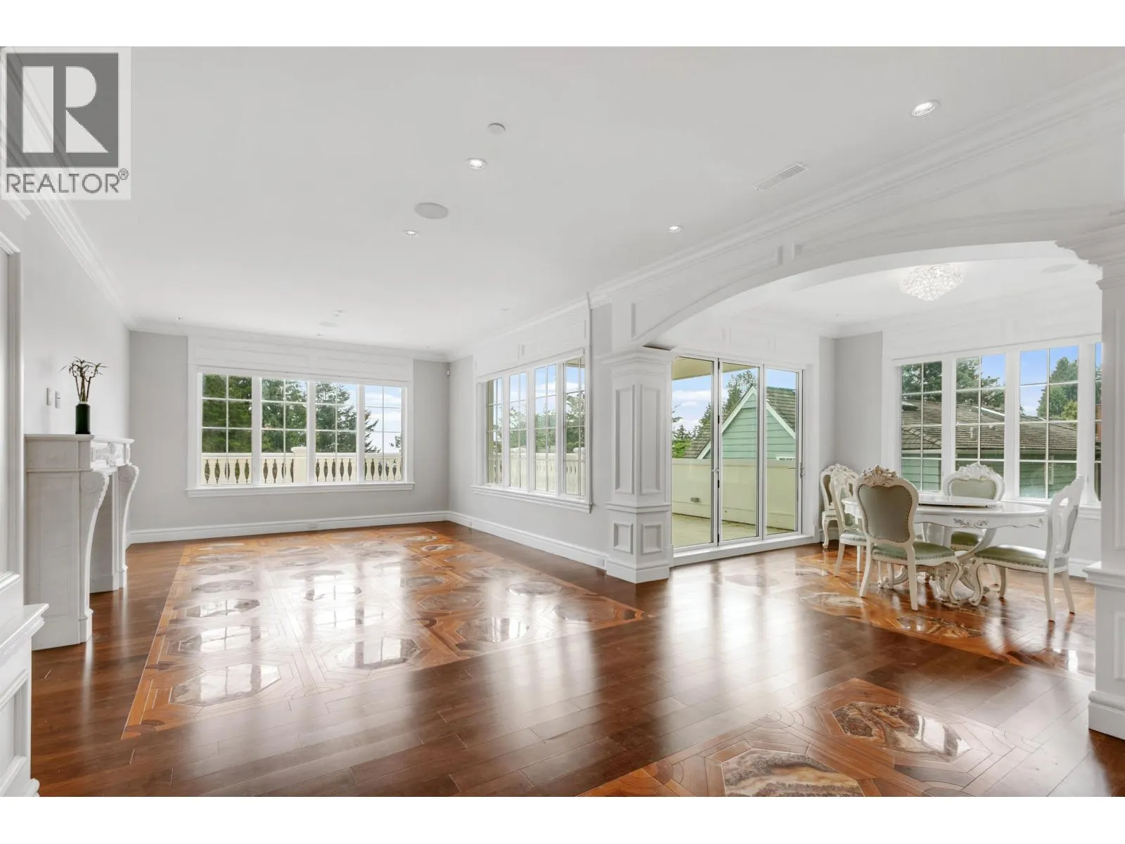 735 ST. ANDREWS ROAD