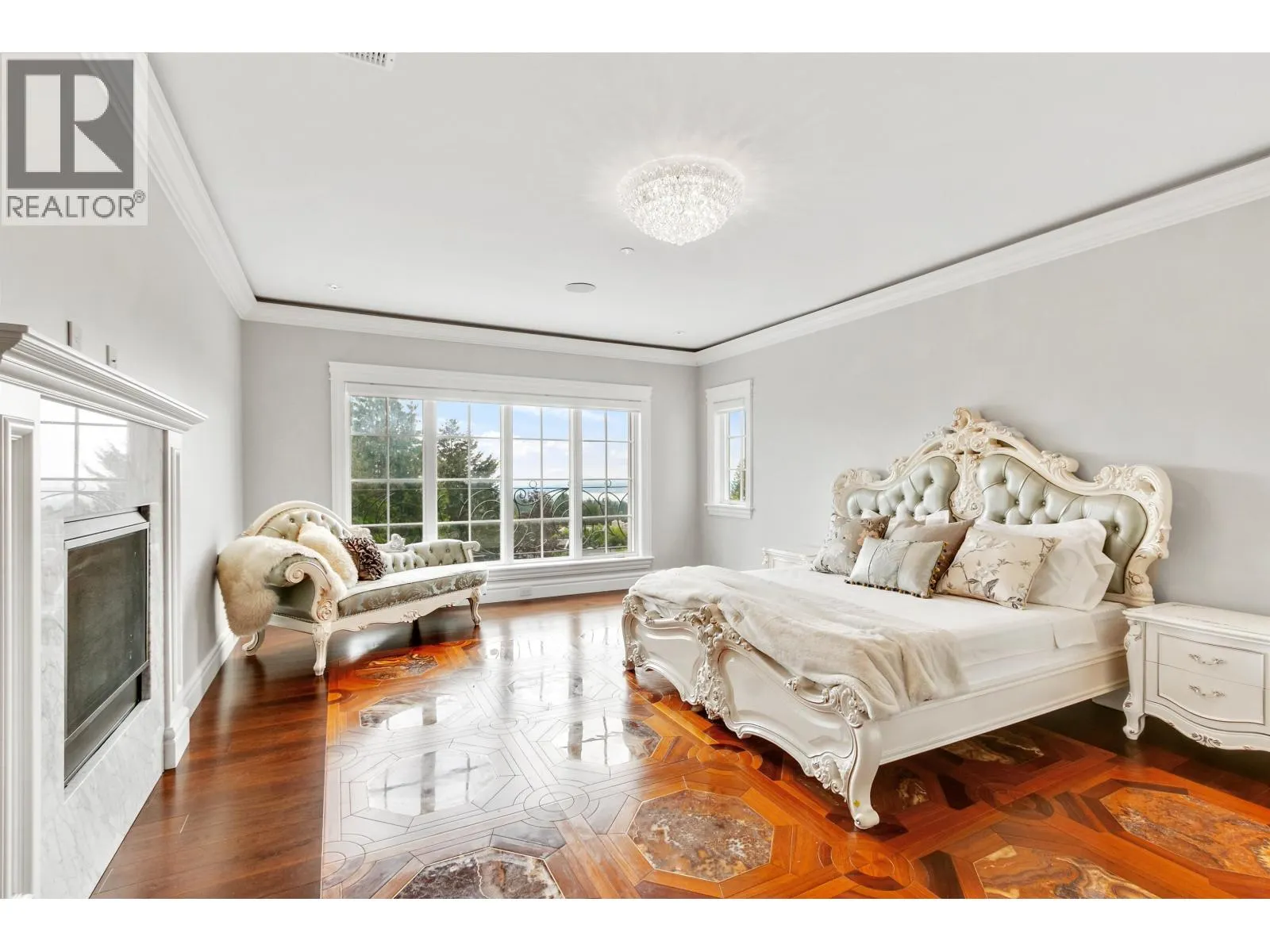 735 ST. ANDREWS ROAD