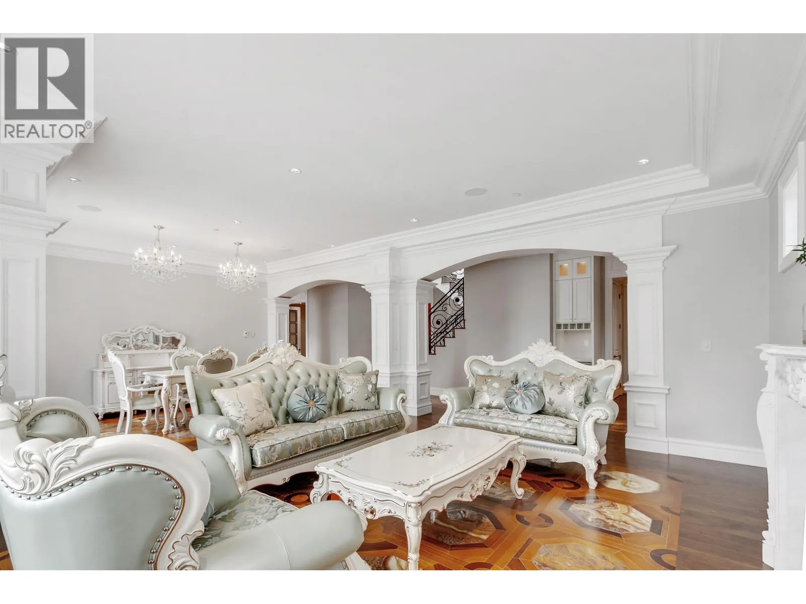 735 ST. ANDREWS ROAD