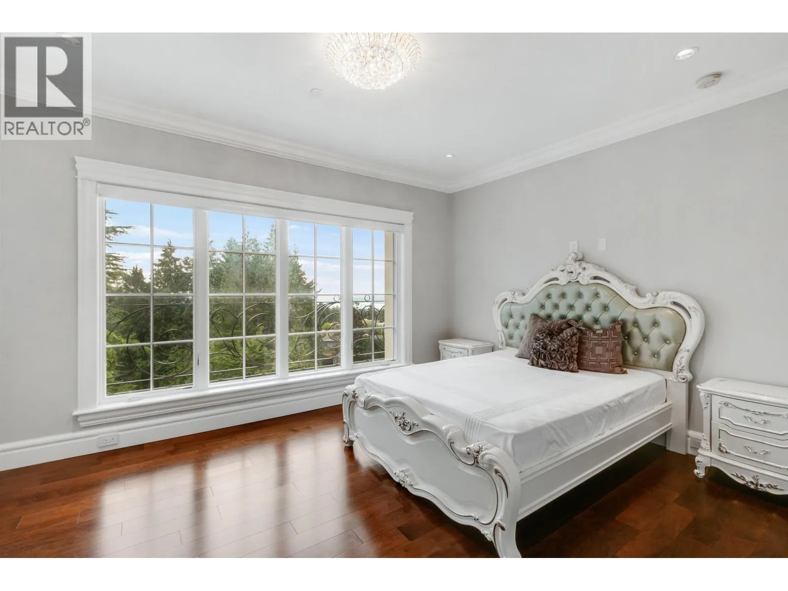 735 ST. ANDREWS ROAD