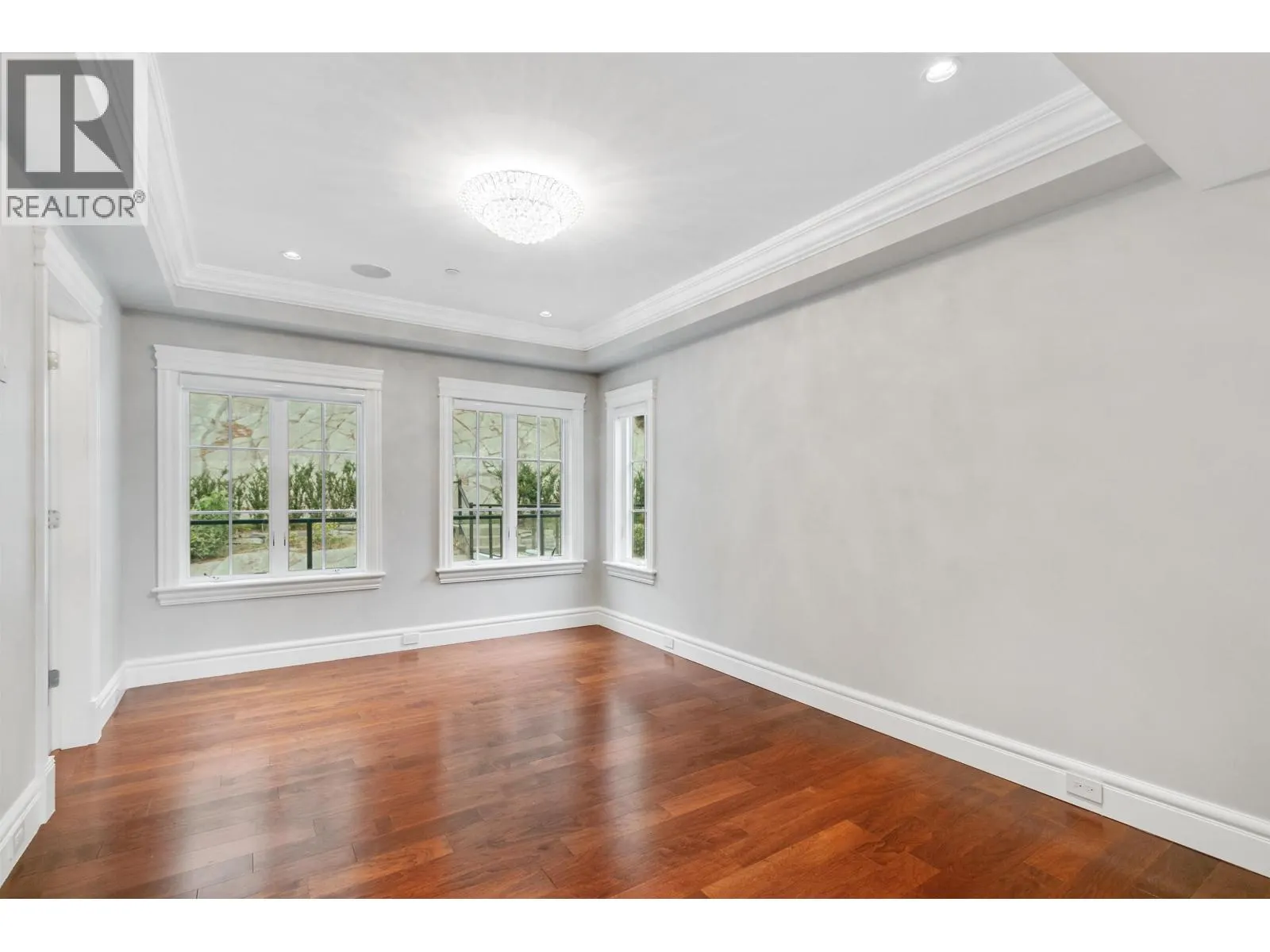 735 ST. ANDREWS ROAD
