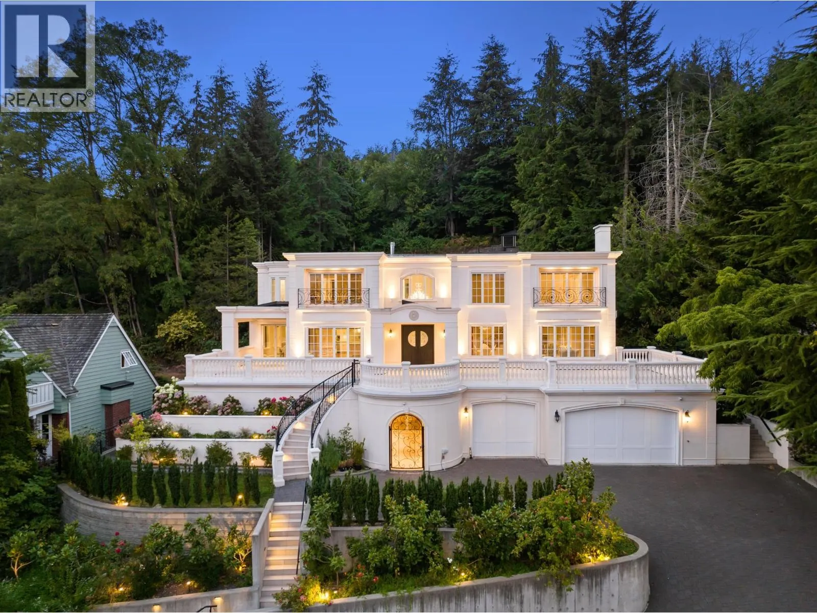 735 ST. ANDREWS ROAD