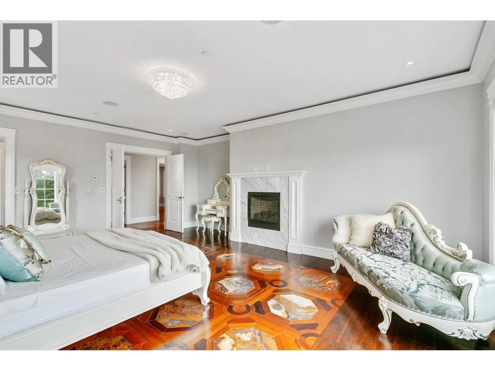735 ST. ANDREWS ROAD
