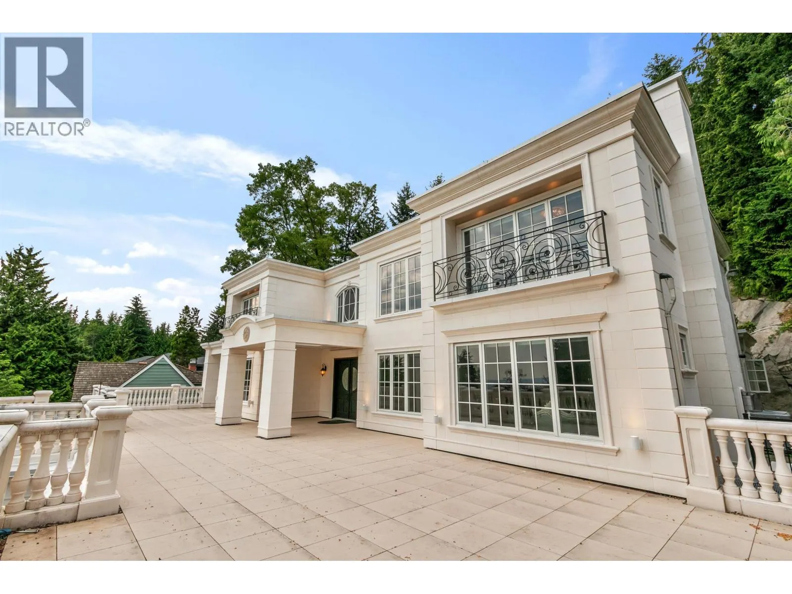 735 ST. ANDREWS ROAD
