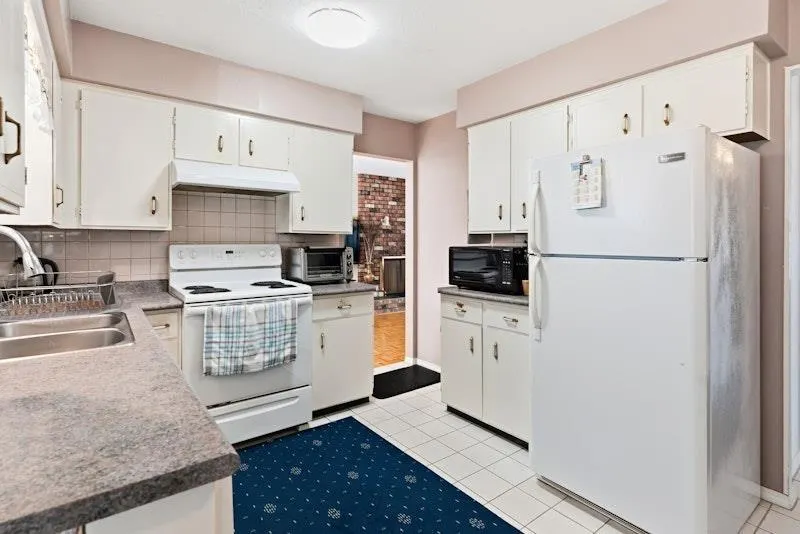 13318 SUTTON PLACE