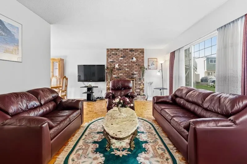 13318 SUTTON PLACE