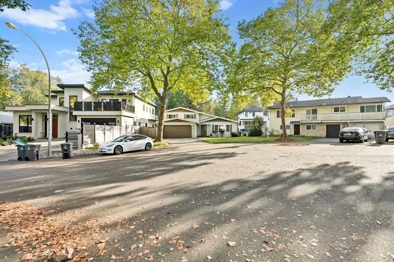 13318 SUTTON PLACE