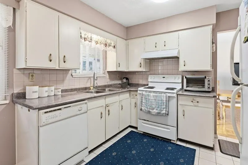 13318 SUTTON PLACE
