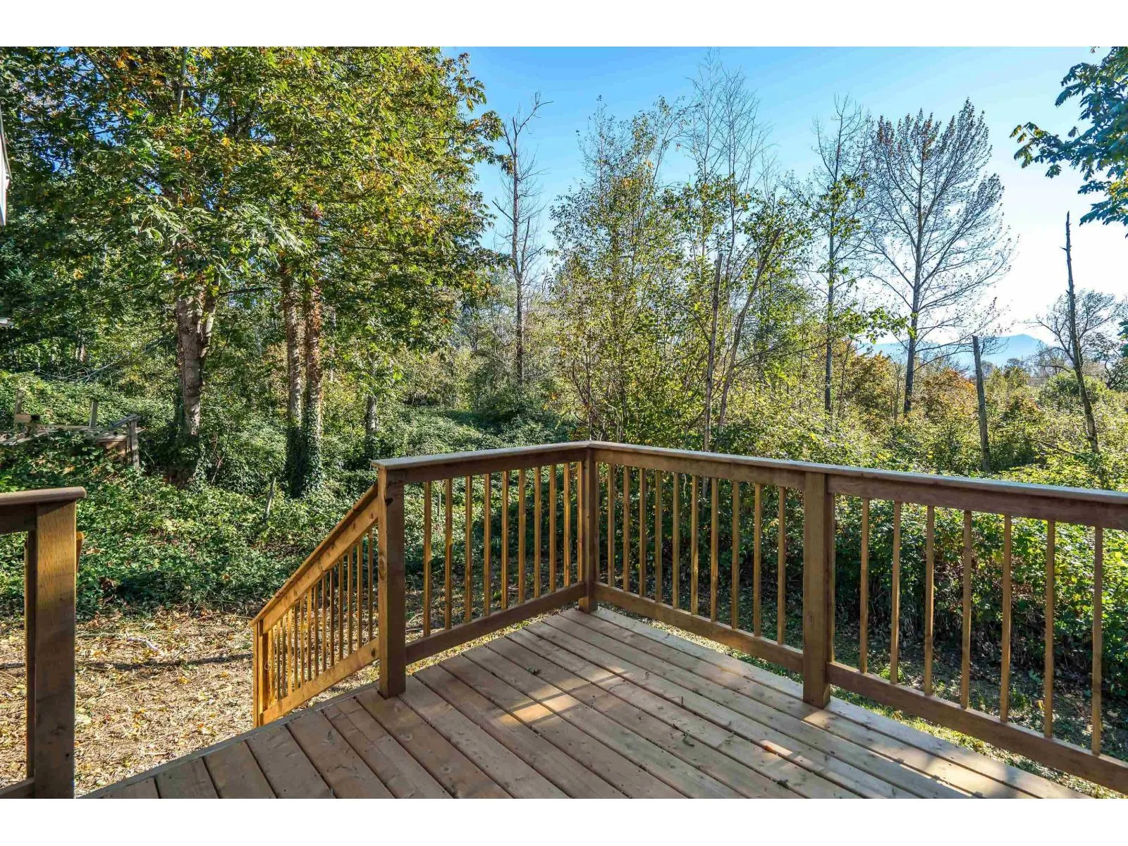 9 43201 LOUGHEED HIGHWAY
