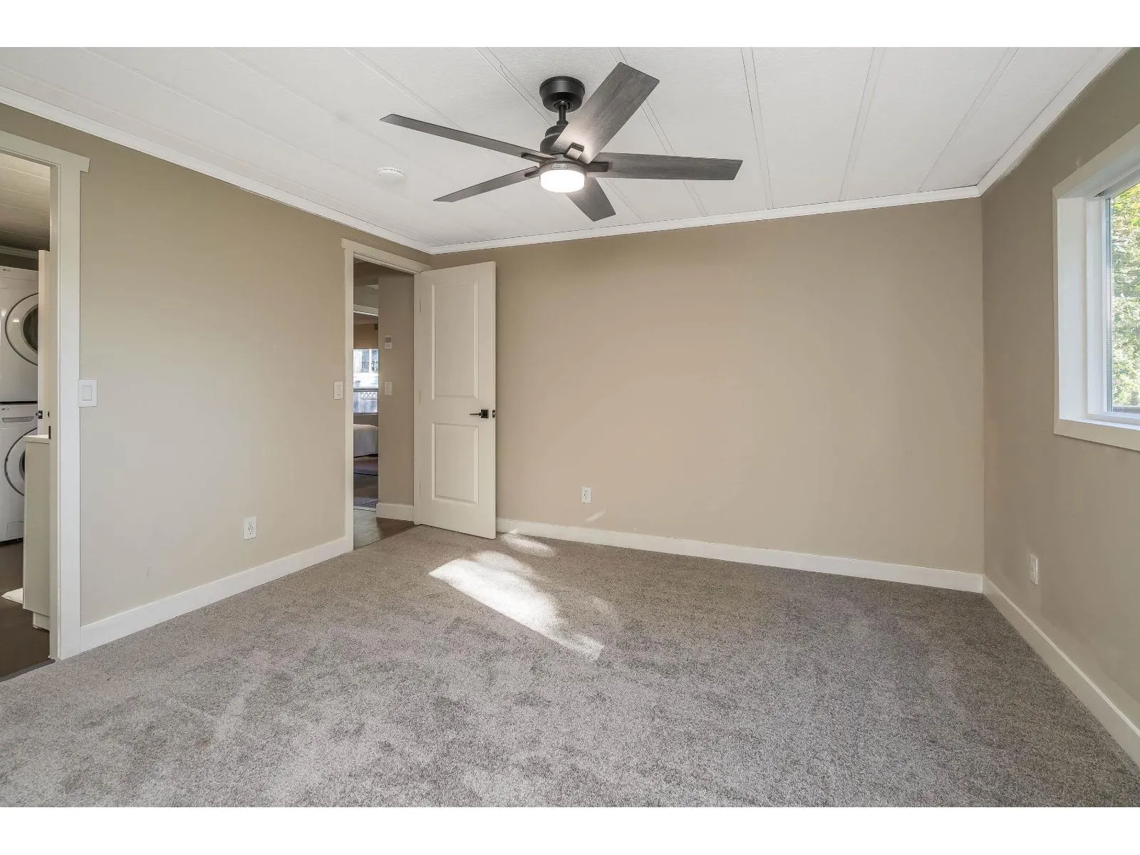 9 43201 LOUGHEED HIGHWAY