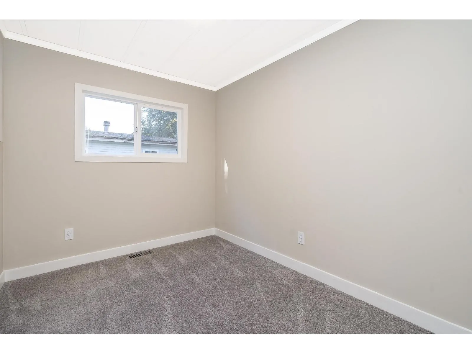 9 43201 LOUGHEED HIGHWAY