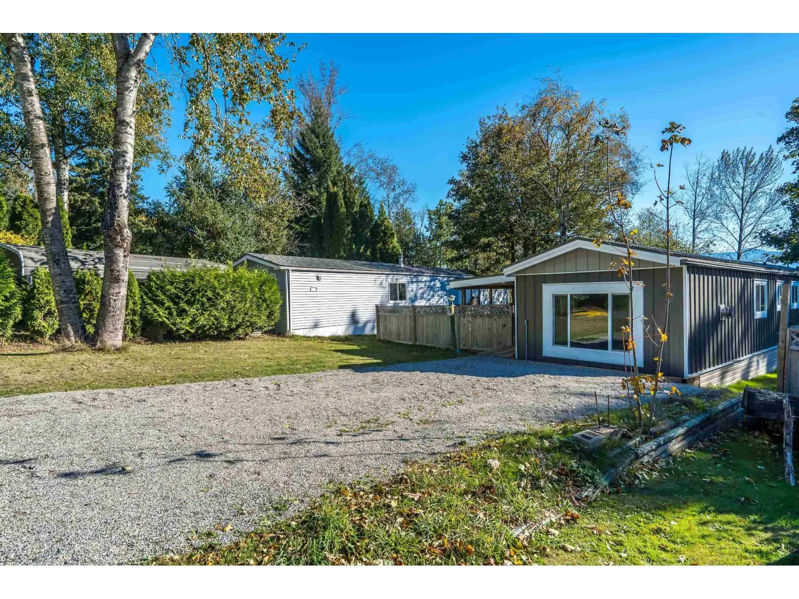 9 43201 LOUGHEED HIGHWAY