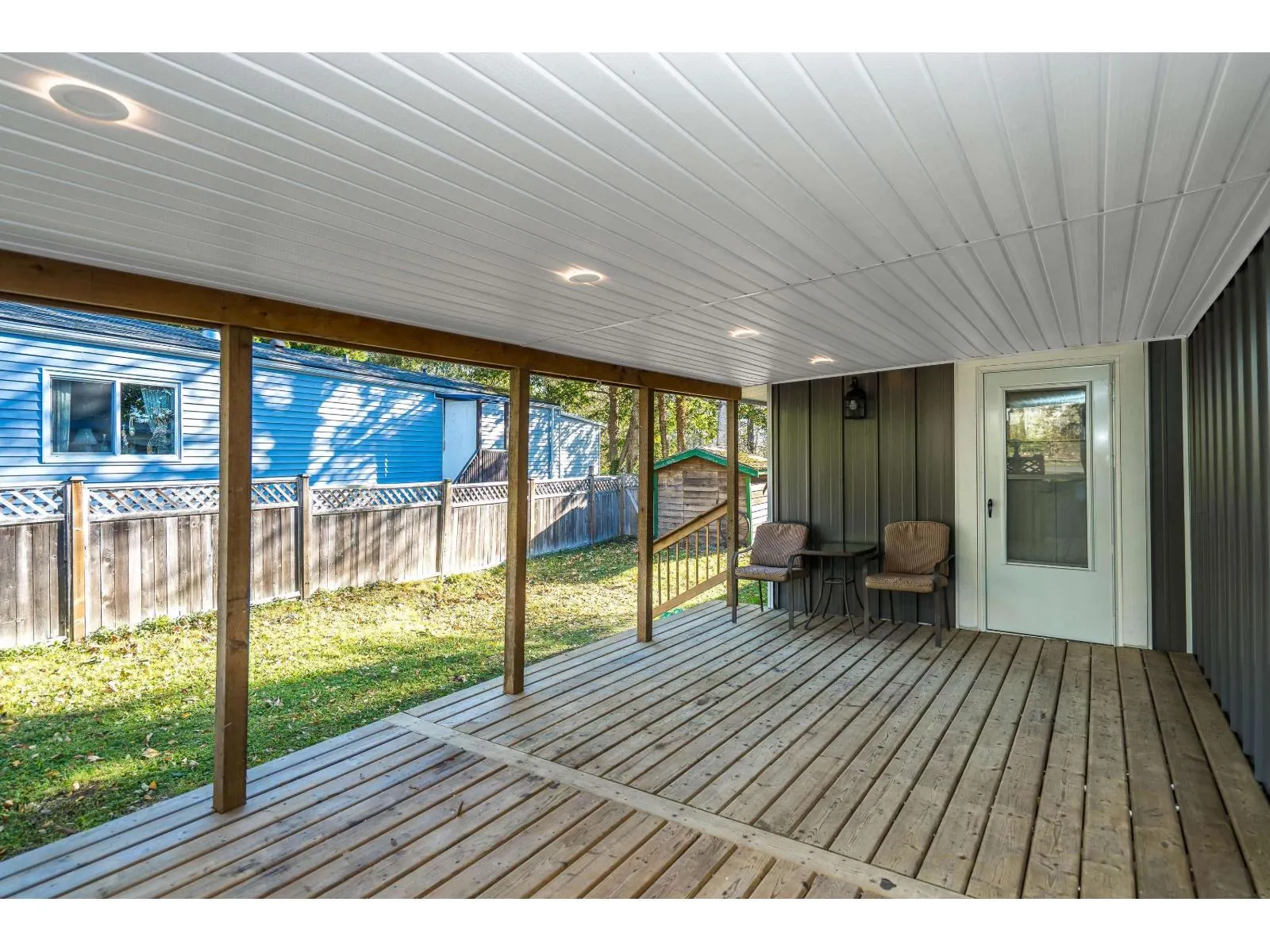 9 43201 LOUGHEED HIGHWAY