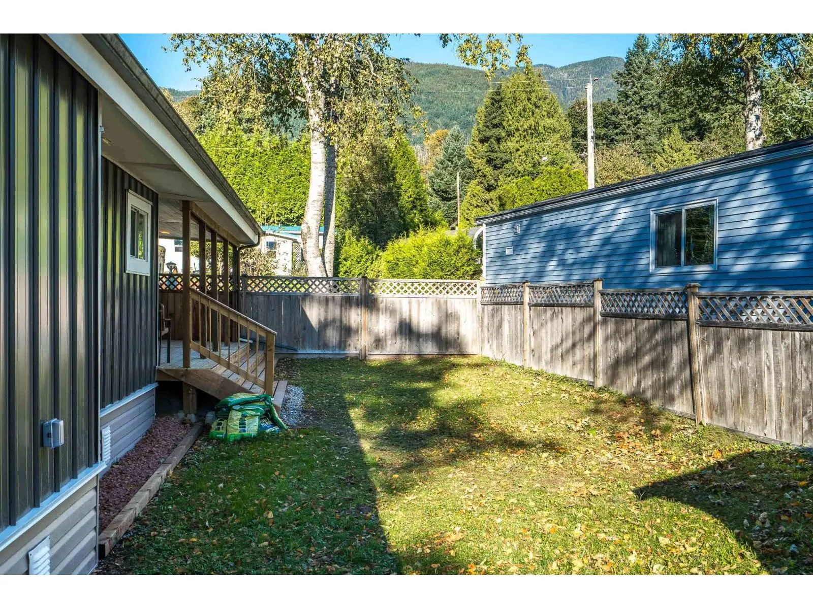 9 43201 LOUGHEED HIGHWAY