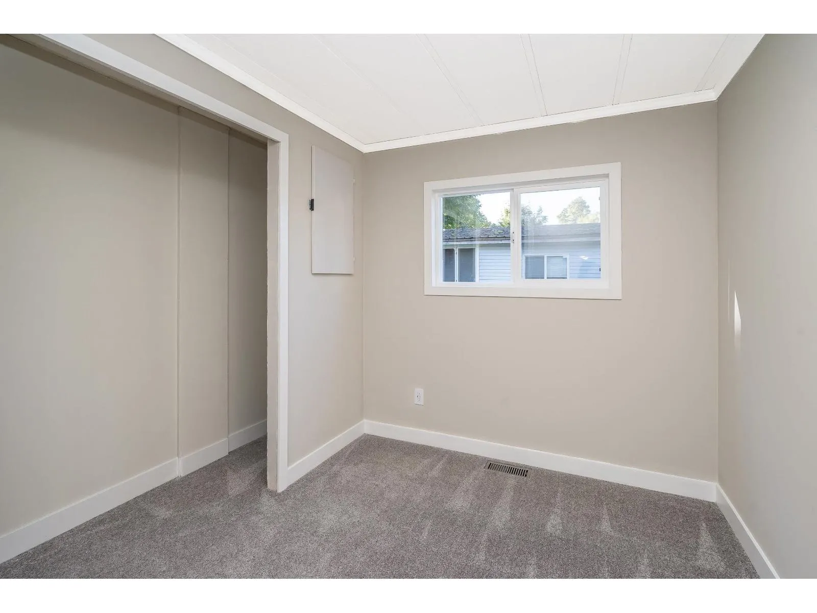 9 43201 LOUGHEED HIGHWAY