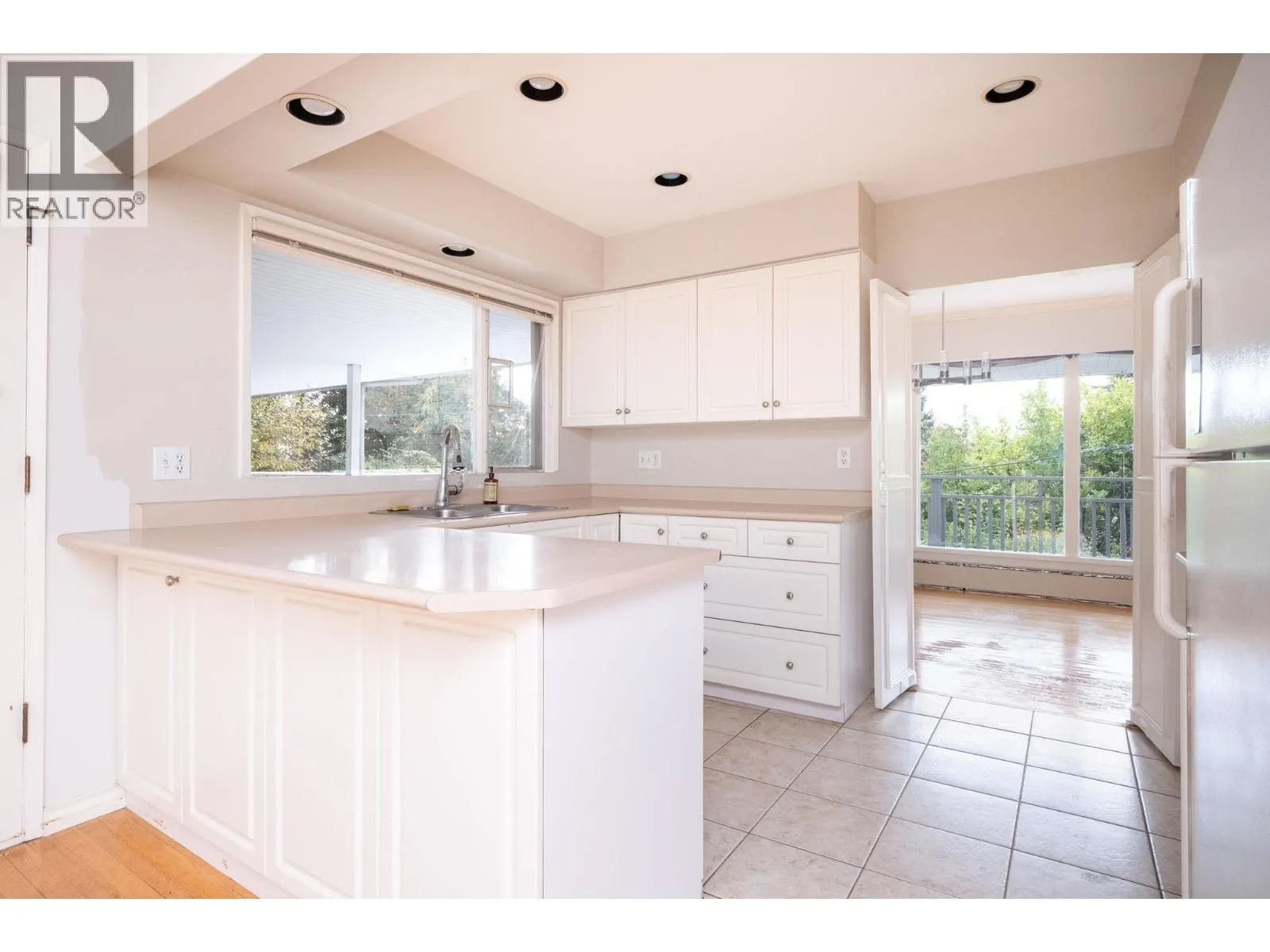 775 SOUTHBOROUGH DRIVE