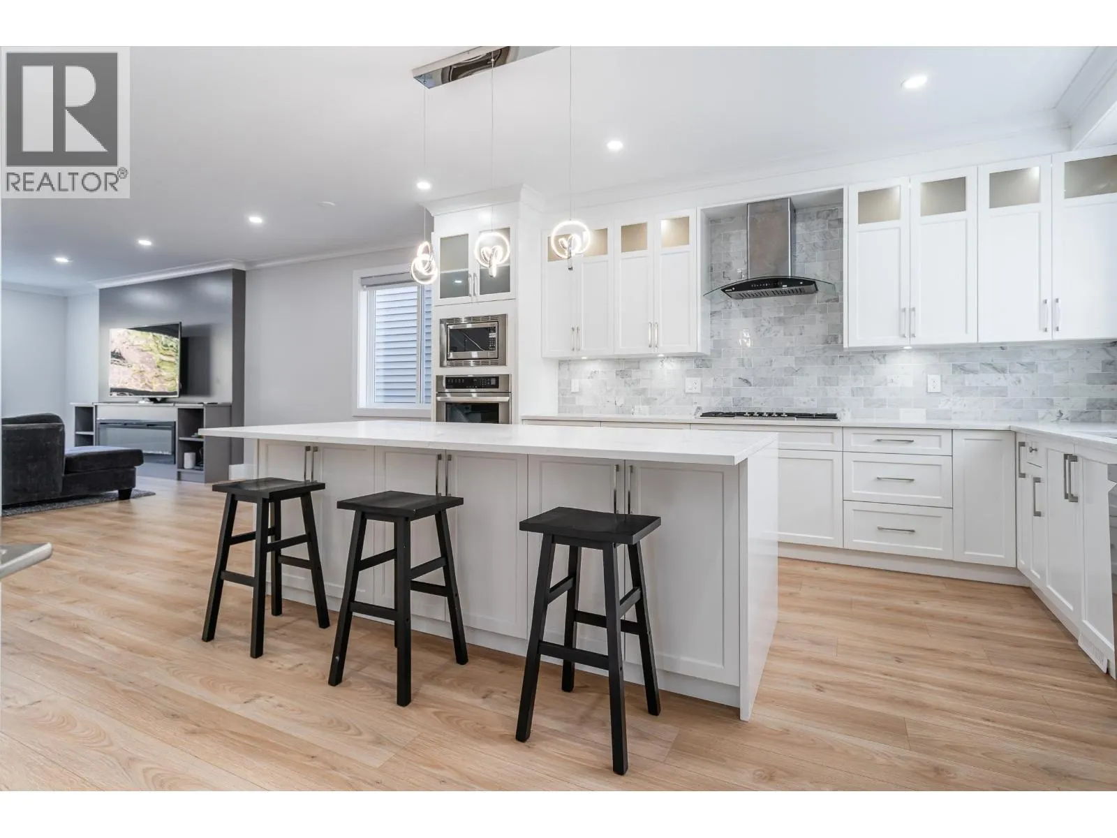 3409 VICTORIA DRIVE