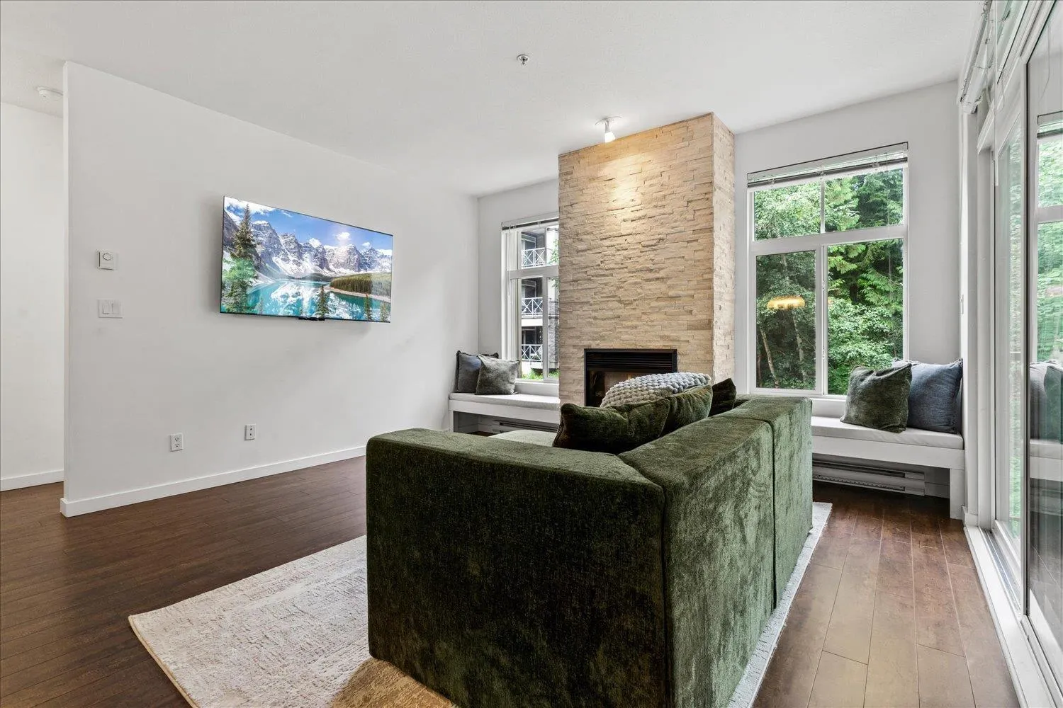 308 33328 E BOURQUIN CRESCENT